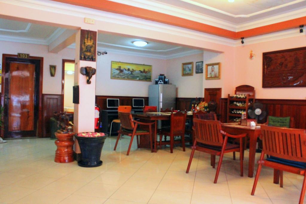 Nawin Palace Guesthouse Пном Пен Екстериор снимка